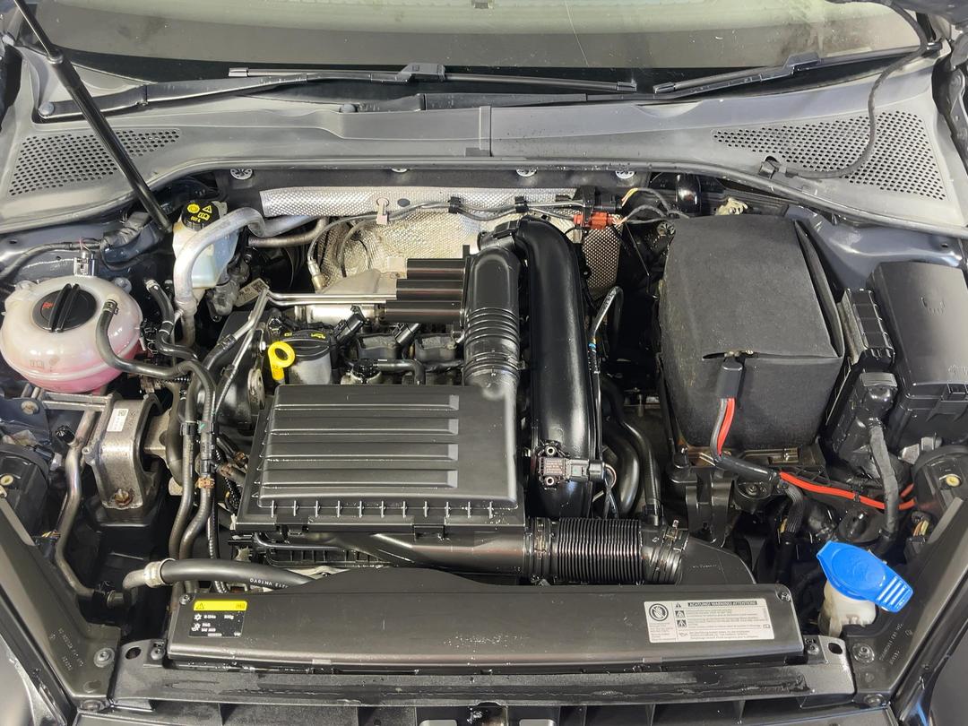 Photo '13' of Volkswagen Golf