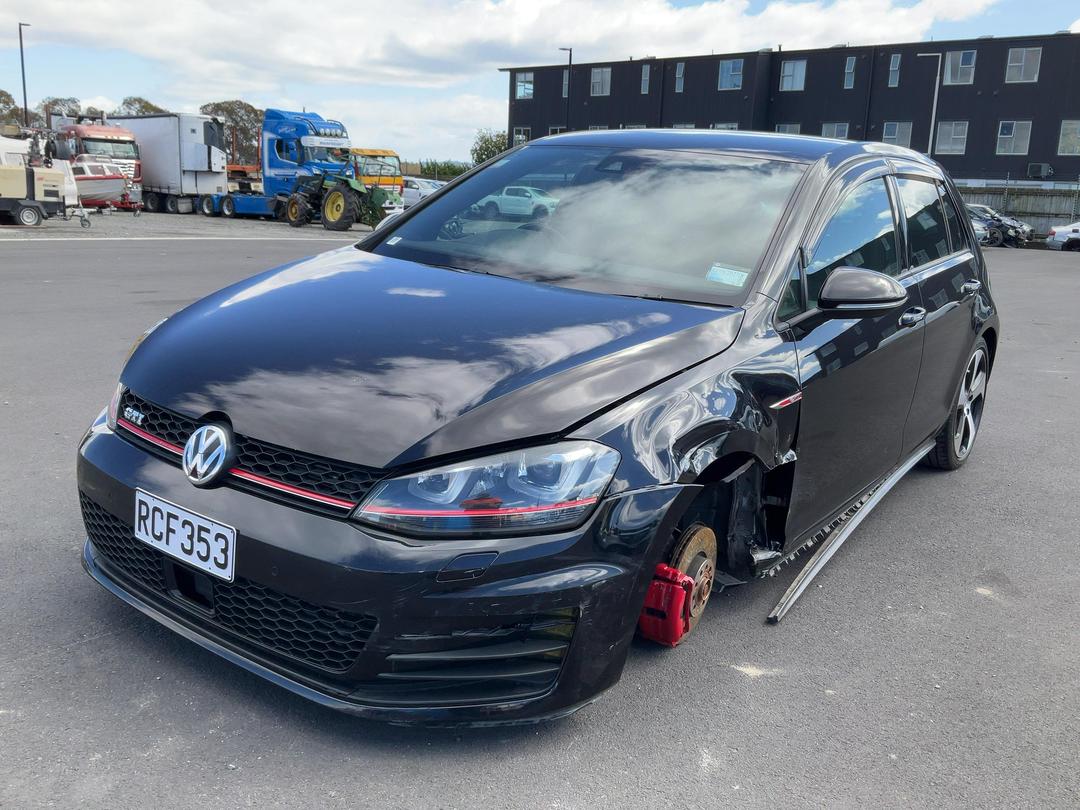 Photo '4' of Volkswagen Golf GTI (DSG) Photo '4' of Volkswagen Golf GTI (DSG)