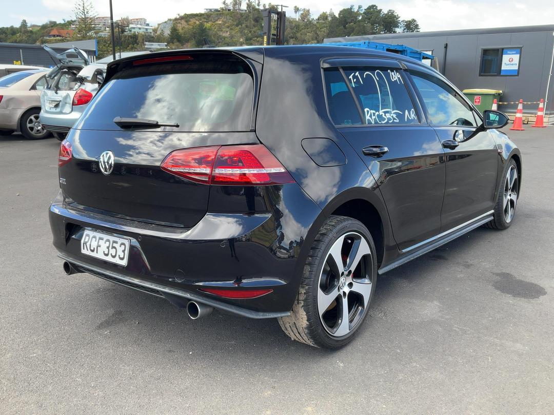 Photo '8' of Volkswagen Golf GTI (DSG) Photo '8' of Volkswagen Golf GTI (DSG)