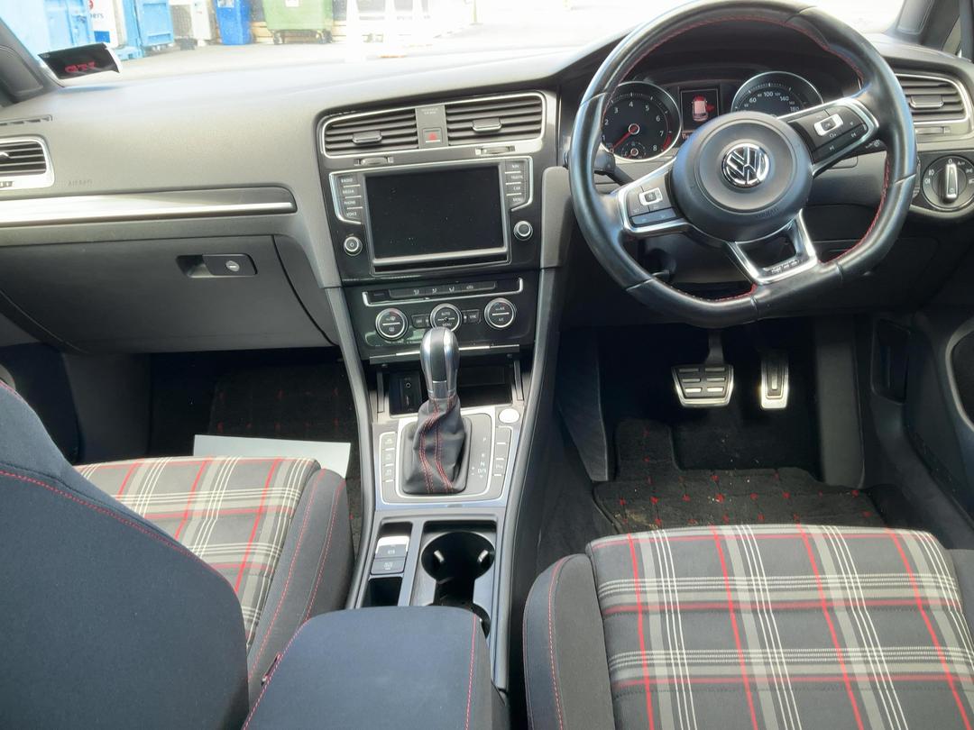 Photo '10' of Volkswagen Golf GTI (DSG) Photo '10' of Volkswagen Golf GTI (DSG)
