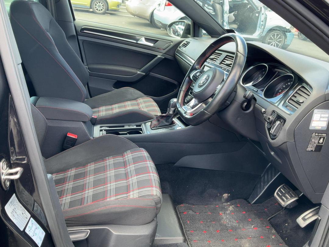 Photo '13' of Volkswagen Golf GTI (DSG) Photo '13' of Volkswagen Golf GTI (DSG)
