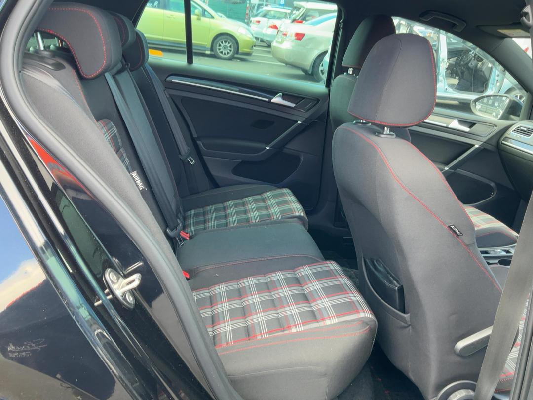 Photo '14' of Volkswagen Golf GTI (DSG) Photo '14' of Volkswagen Golf GTI (DSG)
