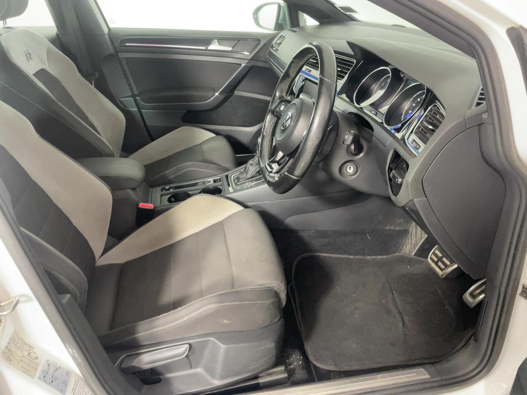 Photo '16' of Volkswagen Golf