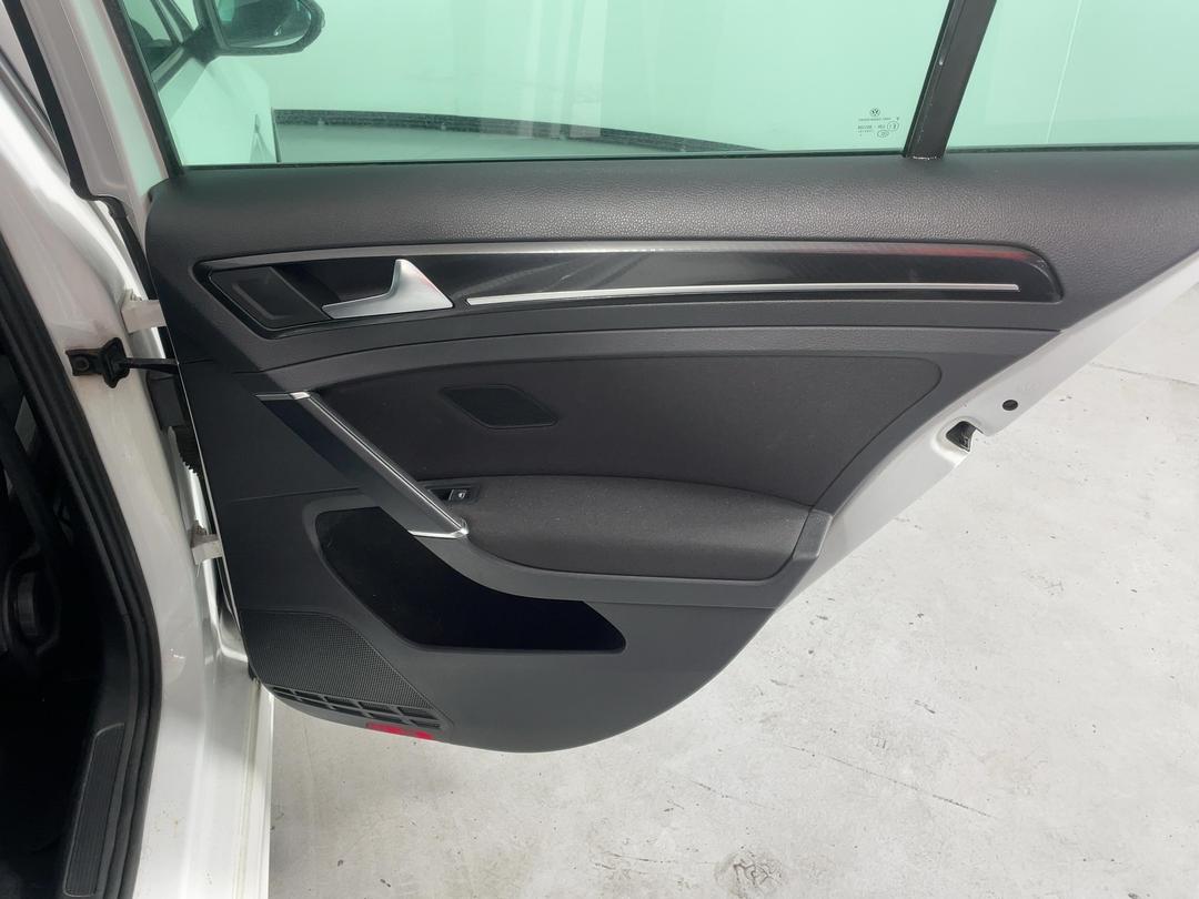 Photo '19' of Volkswagen Golf