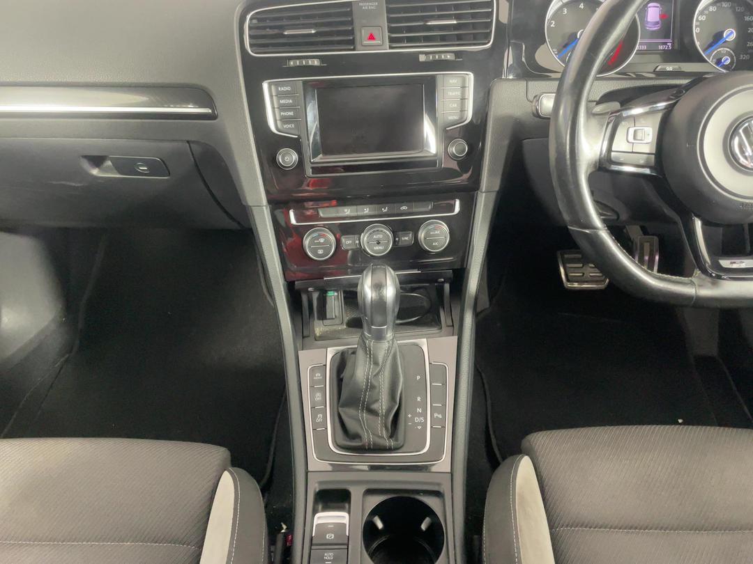 Photo '18' of Volkswagen Golf