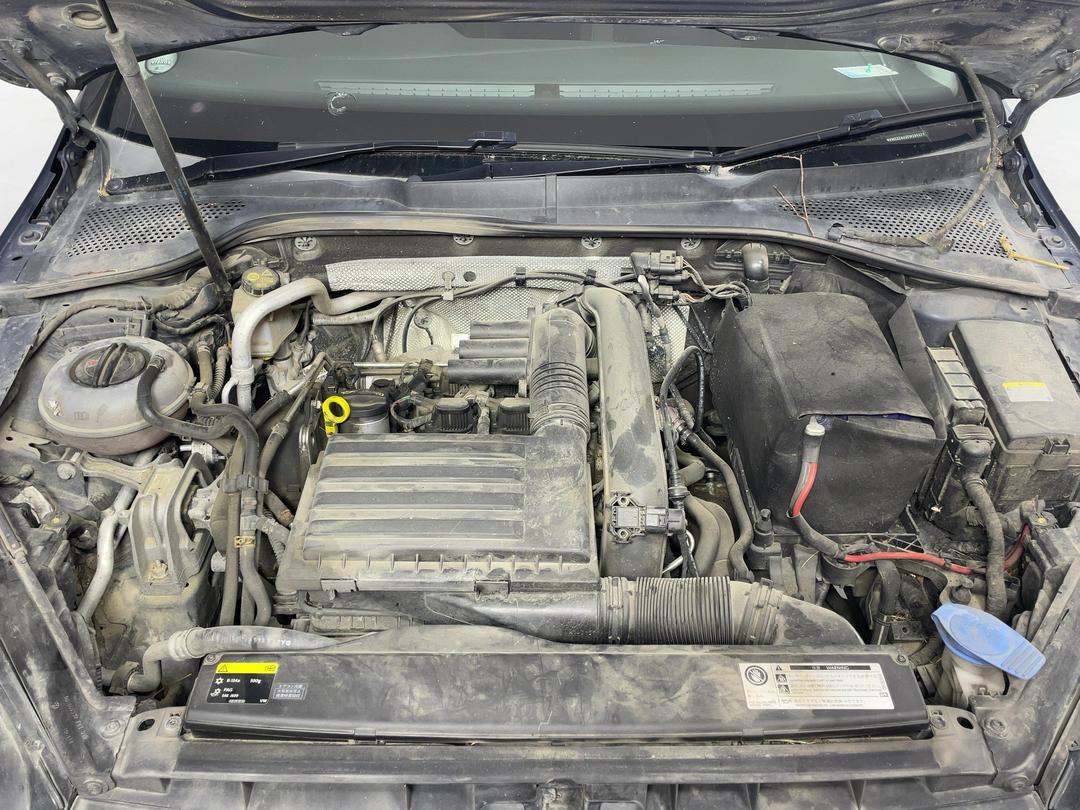 Photo '13' of Volkswagen Golf