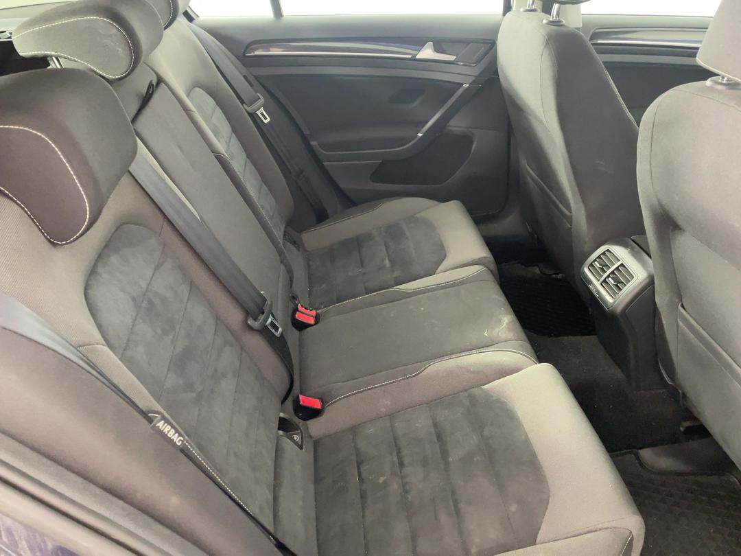 Photo '20' of Volkswagen Golf