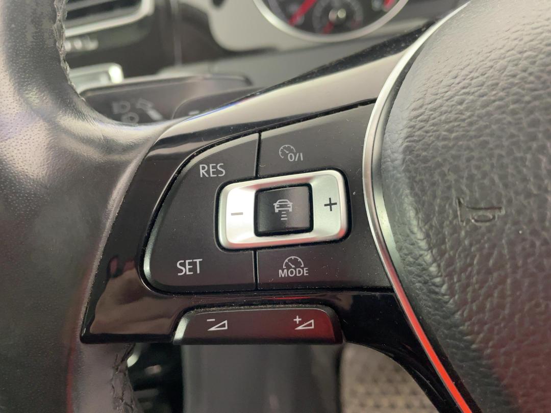 Photo '24' of Volkswagen Golf