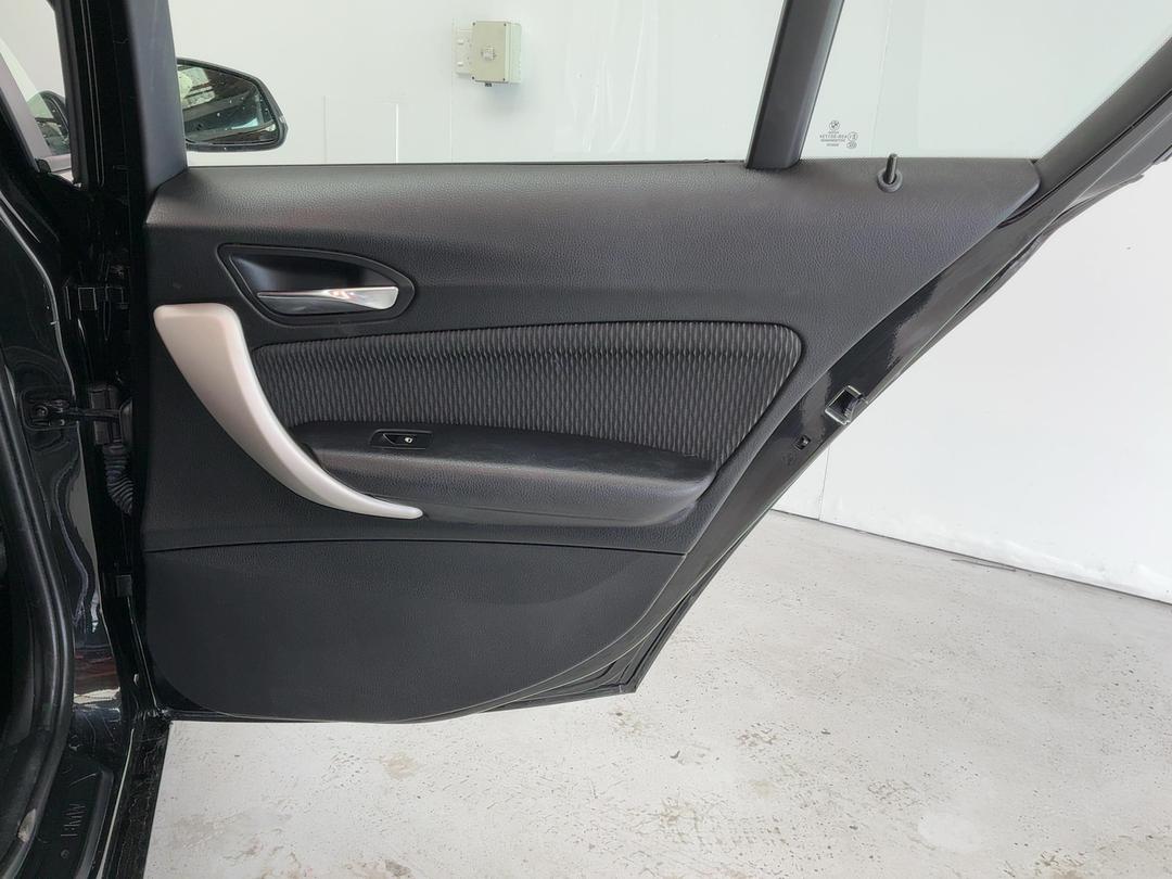 Photo '17' of BMW 1 Series 120I Photo '17' of BMW 1 Series 120I