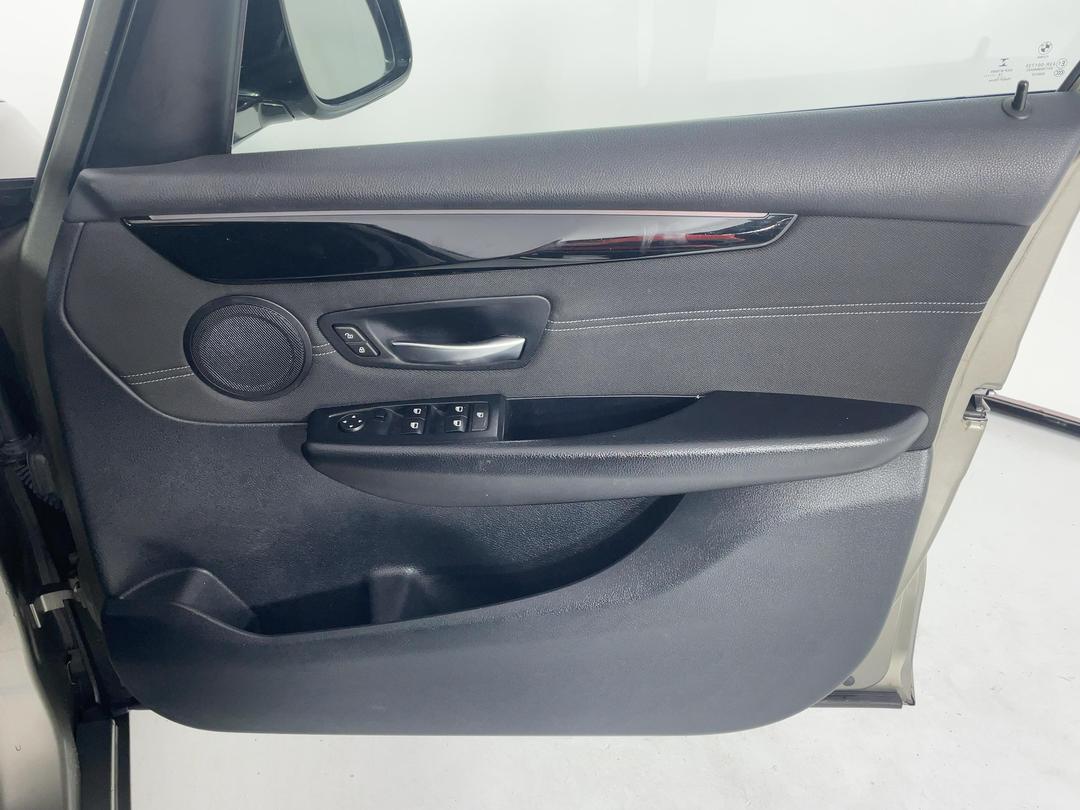 Photo '15' of BMW 2 Series