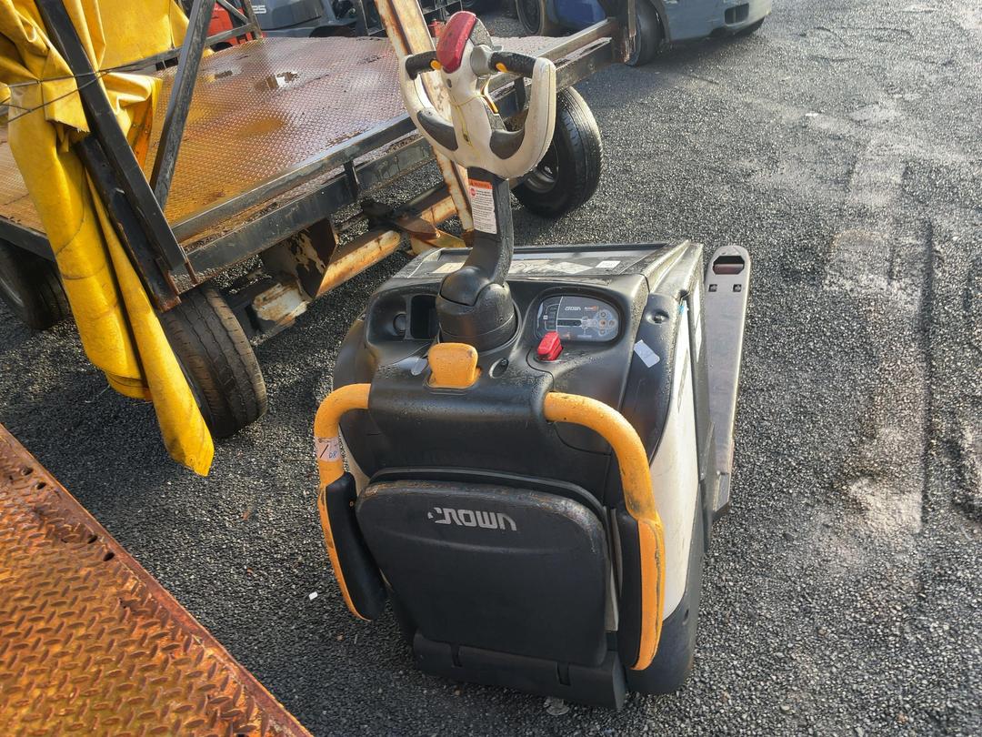 Photo '5' of Crown WT3020 Forklift