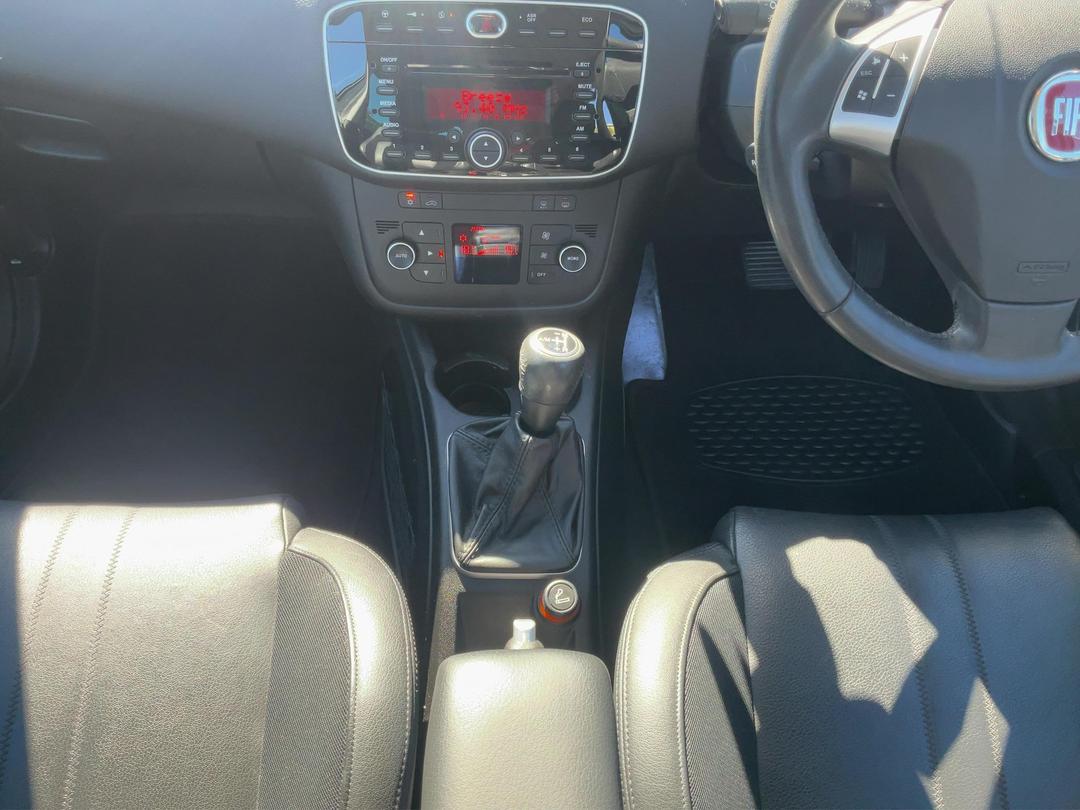 Photo '18' of Fiat Punto