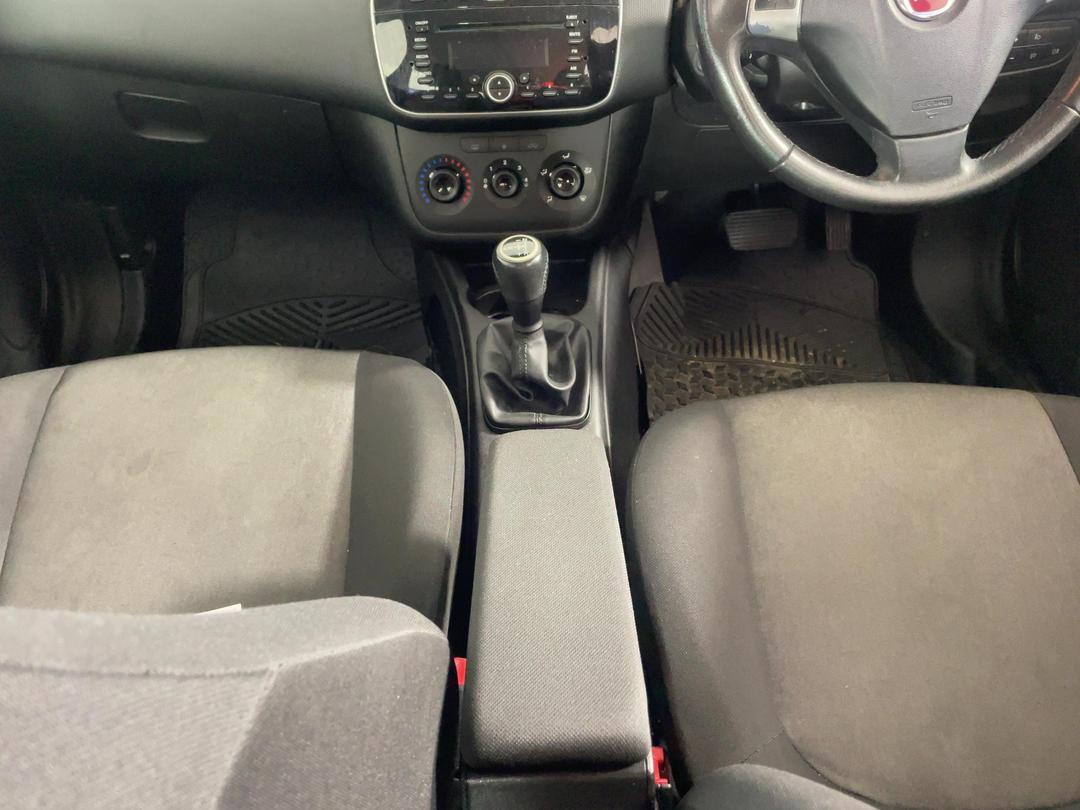Photo '18' of Fiat Punto