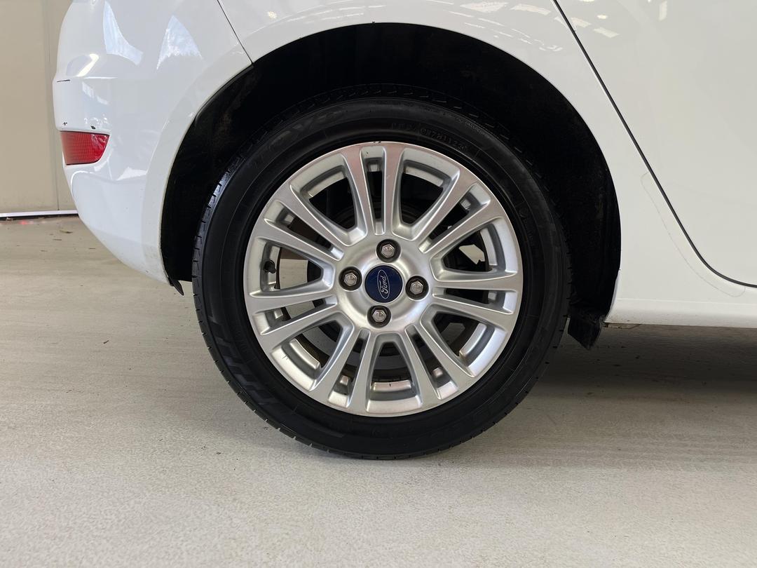 Photo '12' of Ford Fiesta