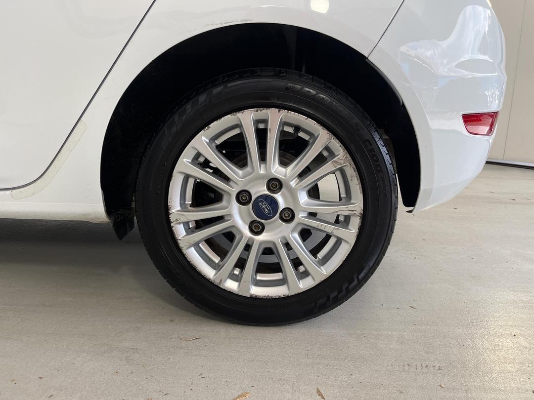 Photo '11' of Ford Fiesta