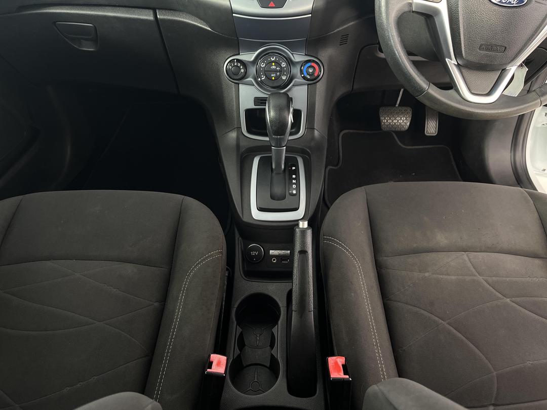 Photo '18' of Ford Fiesta