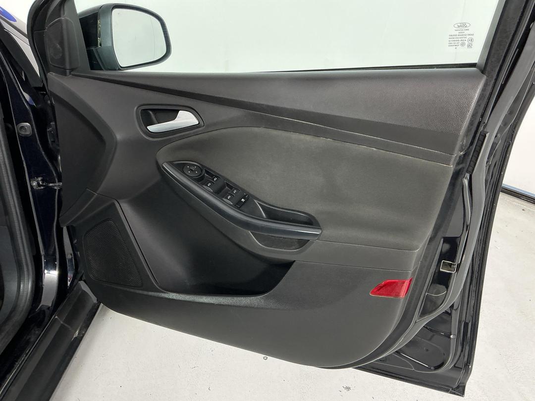 Photo '15' of Ford Focus