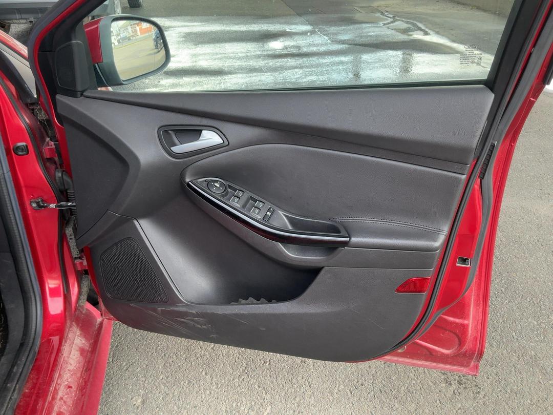 Photo '13' of Ford Focus 2.0 Petrol Auto Photo '13' of Ford Focus 2.0 Petrol Auto
