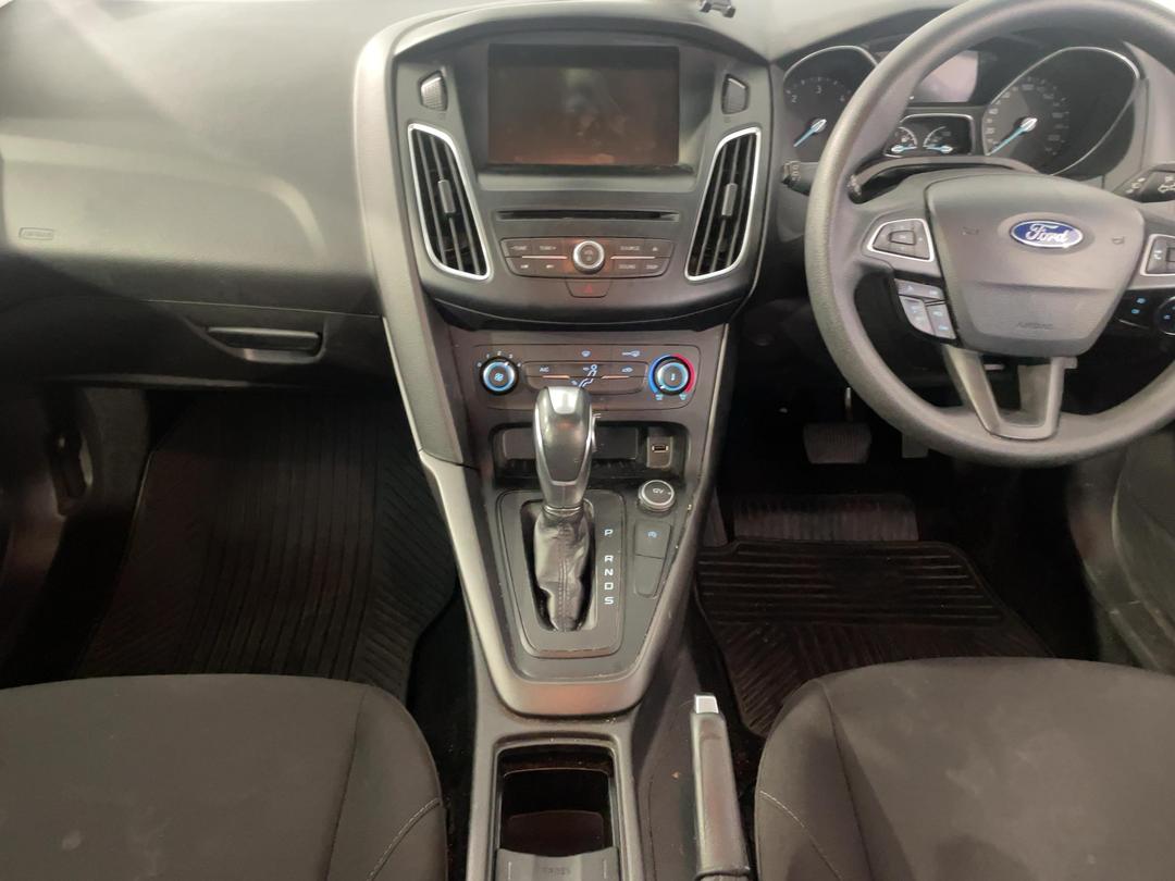Photo '18' of Ford Focus