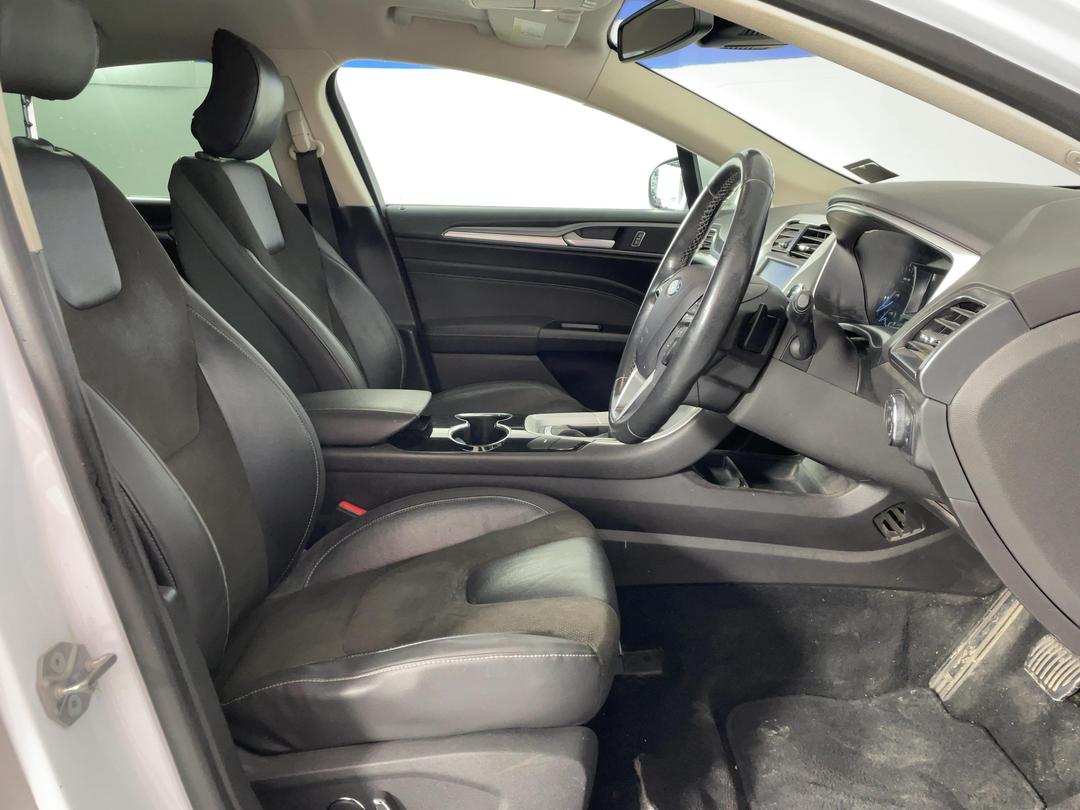 Photo '16' of Ford Mondeo