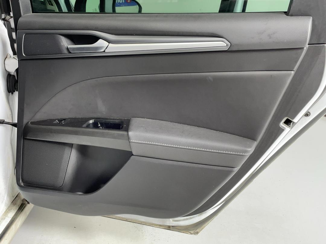Photo '17' of Ford Mondeo Trend 5DR Diesel Photo '17' of Ford Mondeo Trend 5DR Diesel