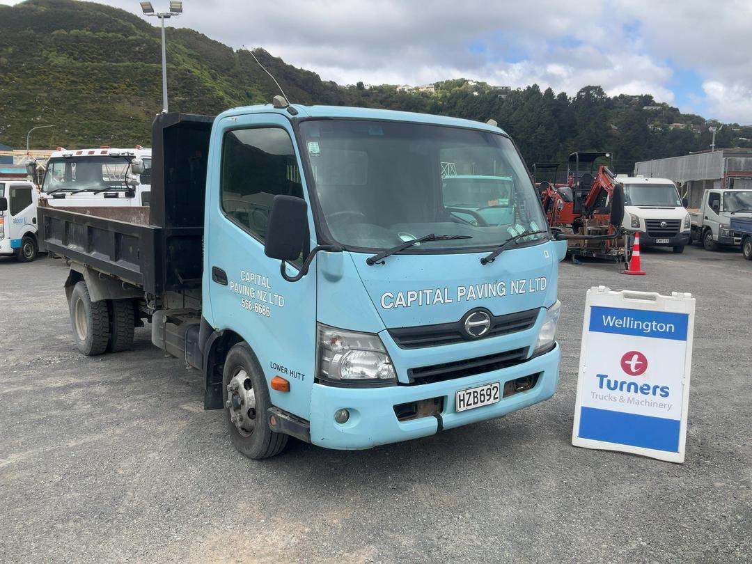 Photo '1' of Hino 300 XZU710R-HKFQTQ3D Tipper