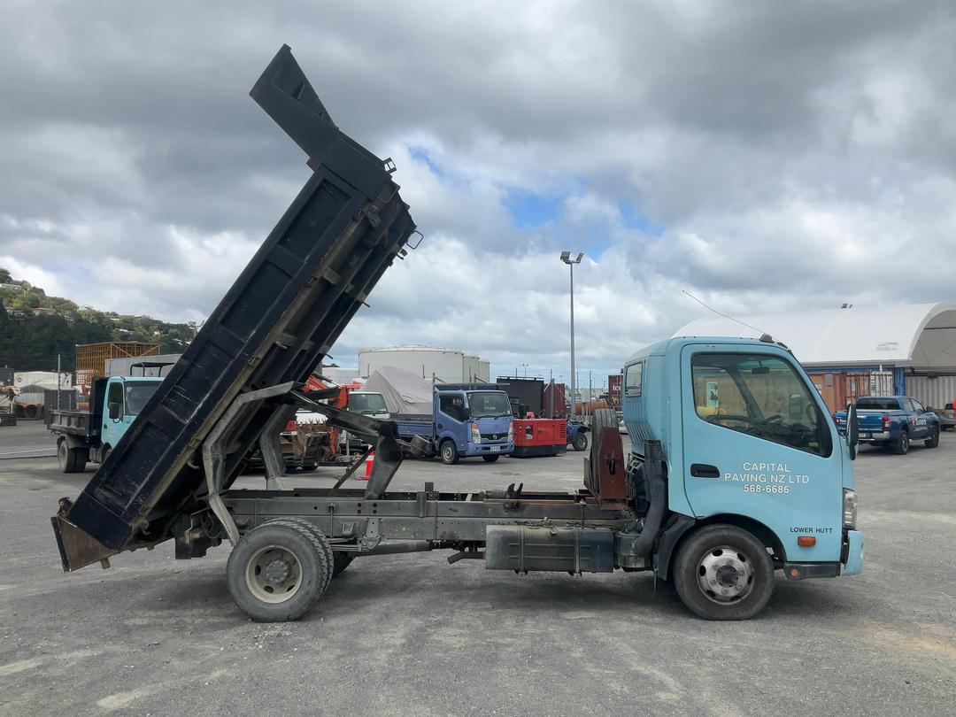 Photo '4' of Hino 300 XZU710R-HKFQTQ3D Tipper