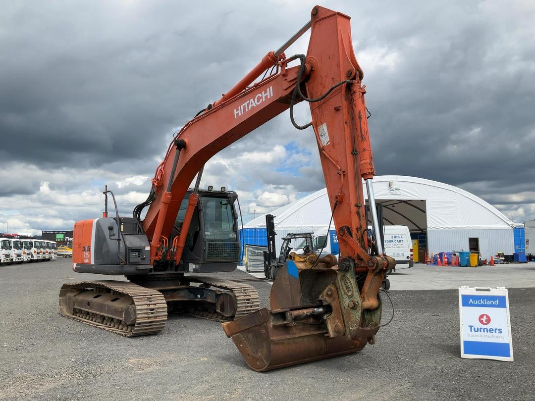 Photo '1' of Hitatchi ZX225USR-3 Excavator