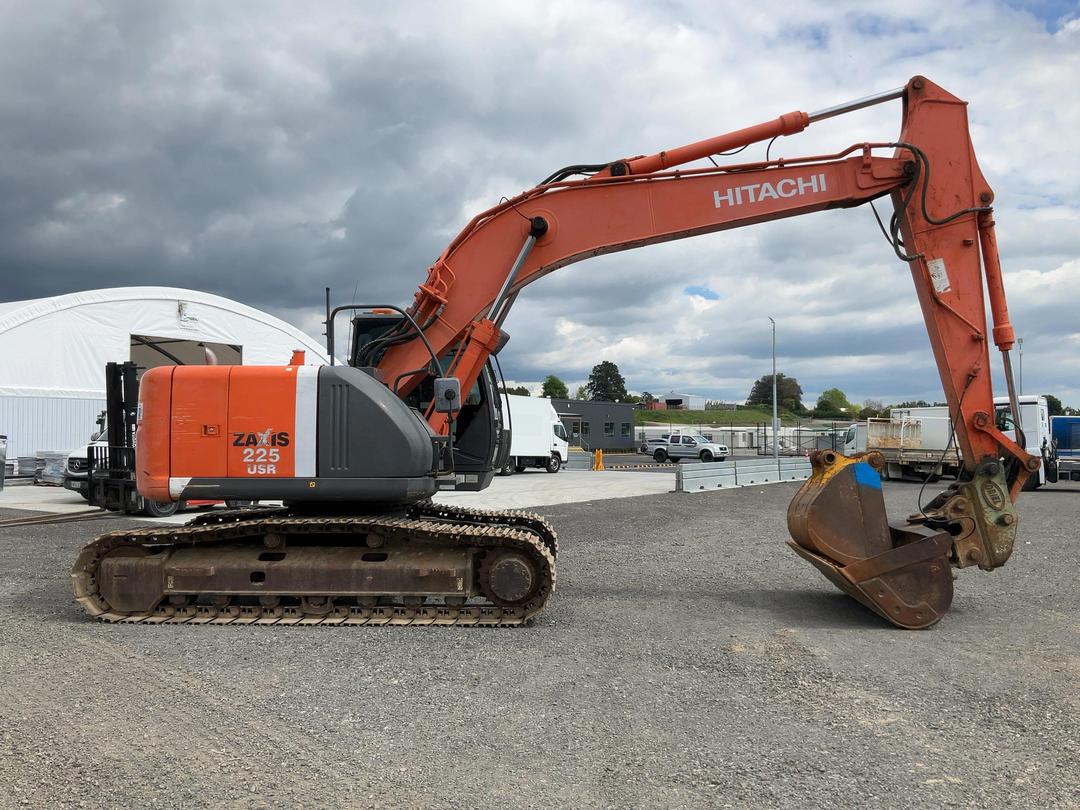 Photo '3' of Hitatchi ZX225USR-3 Excavator