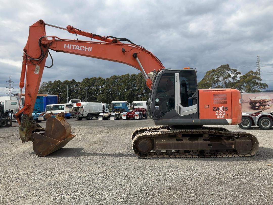 Photo '8' of Hitatchi ZX225USR-3 Excavator