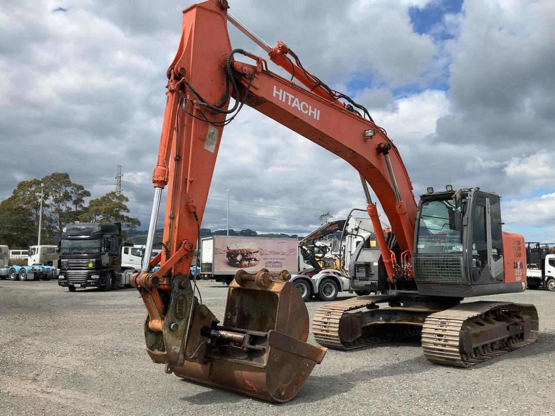 Photo '9' of Hitatchi ZX225USR-3 Excavator