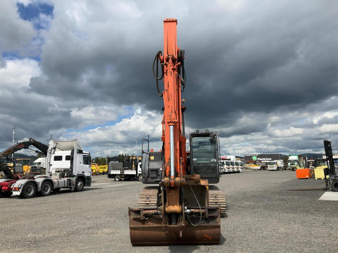 Photo '10' of Hitatchi ZX225USR-3 Excavator