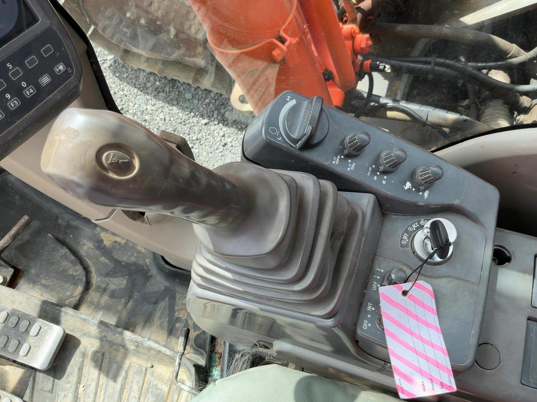 Photo '15' of Hitatchi ZX225USR-3 Excavator