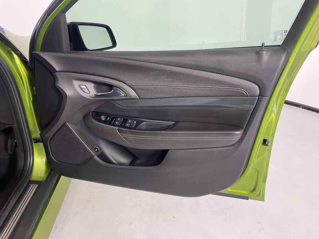 Photo '15' of Holden Commodore