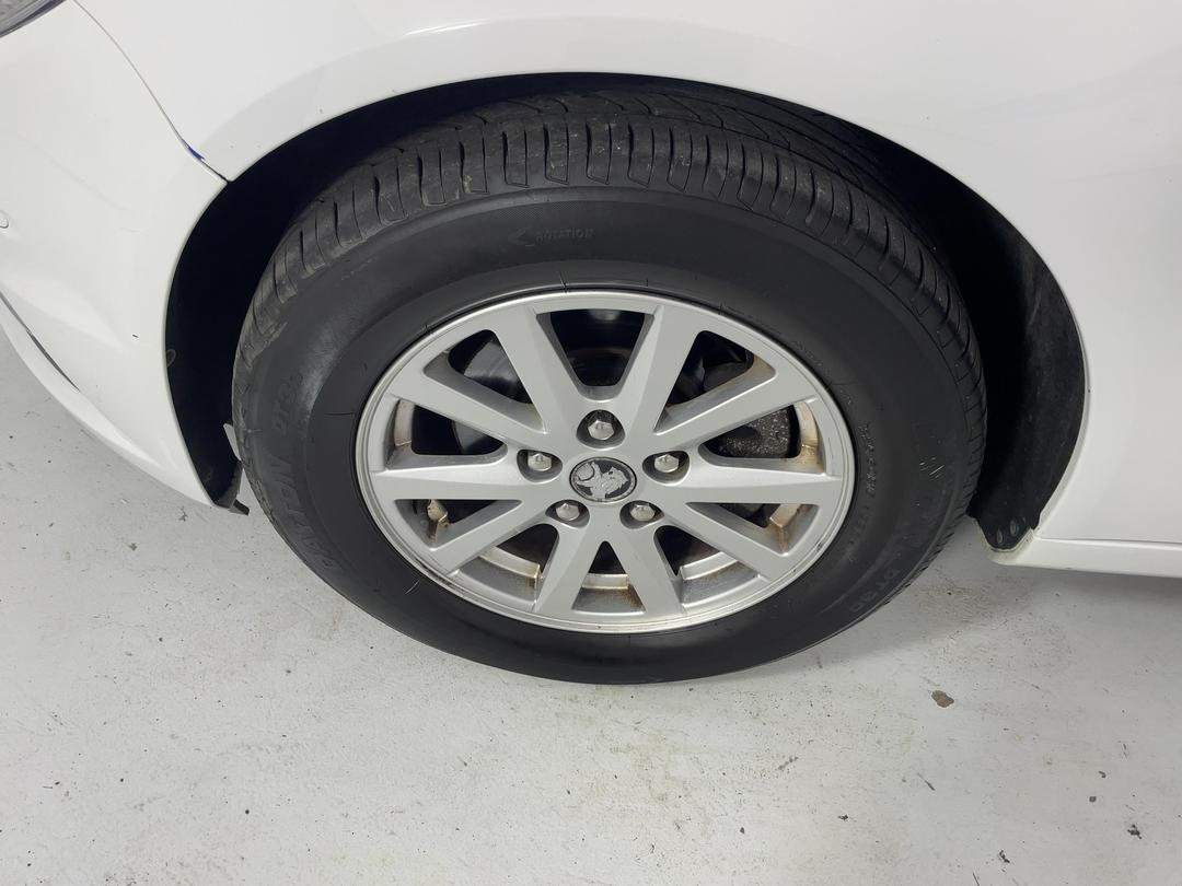 Photo '10' of Holden Commodore