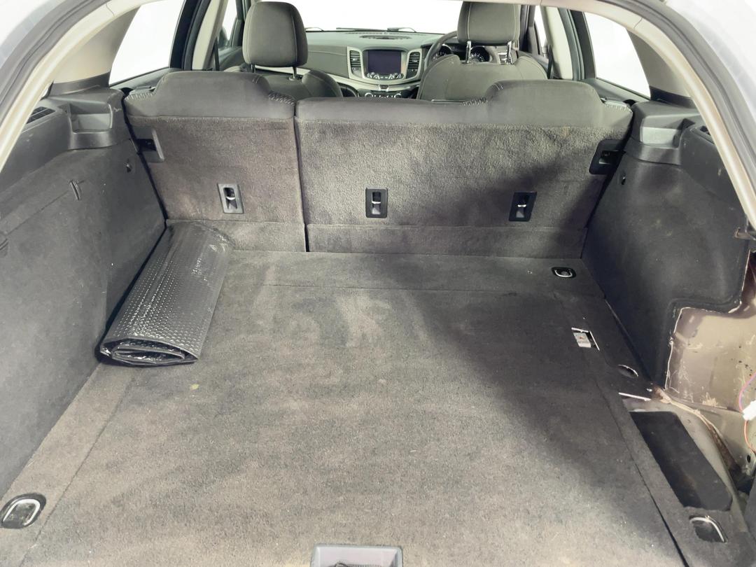 Photo '14' of Holden Commodore