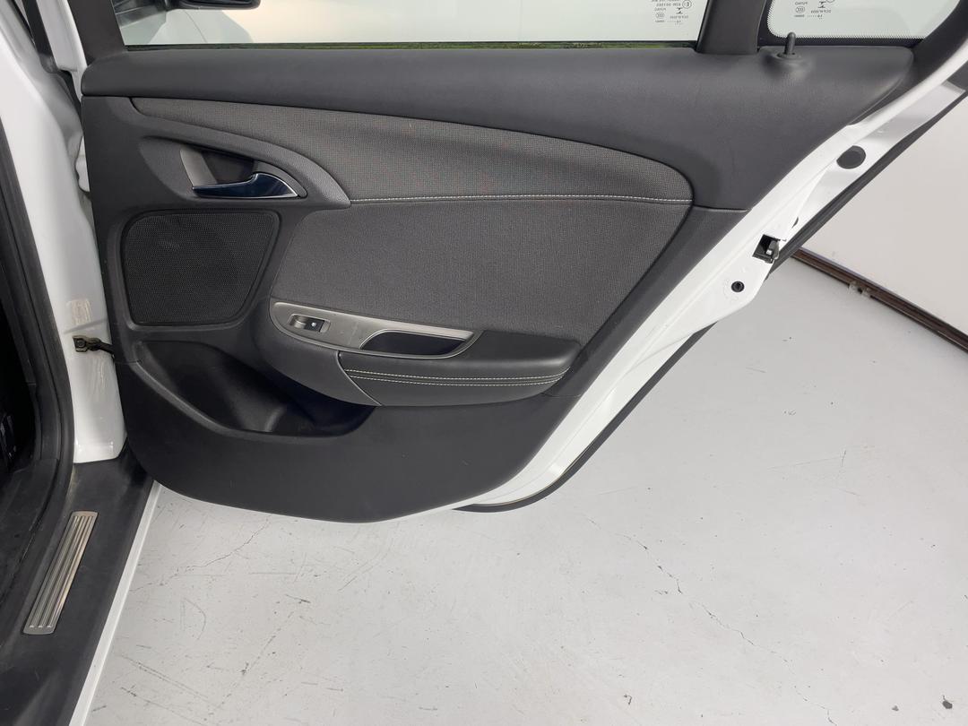 Photo '19' of Holden Commodore