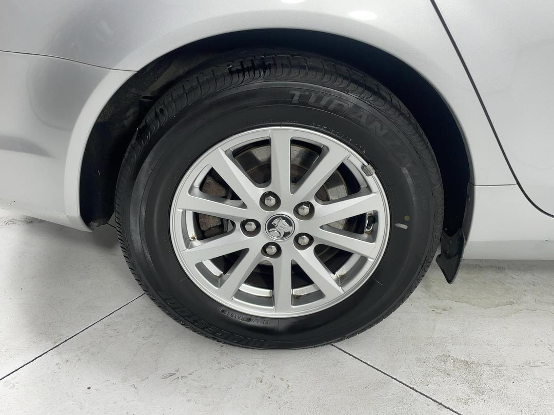 Photo '12' of Holden Commodore