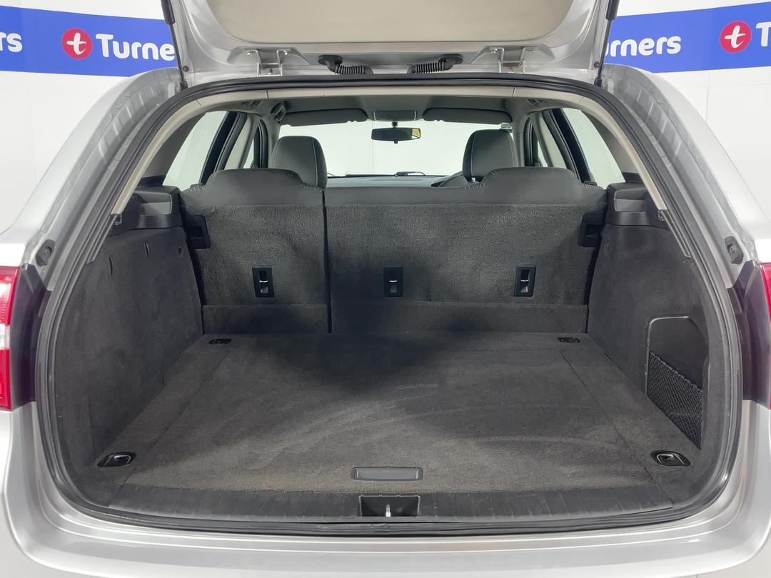 Photo '14' of Holden Commodore