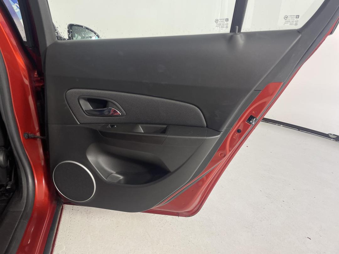 Photo '19' of Holden Cruze