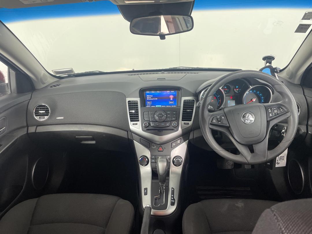 Photo '17' of Holden Cruze