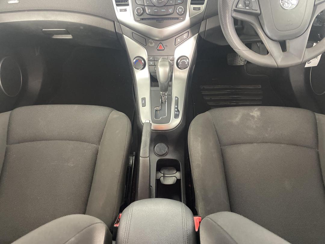 Photo '18' of Holden Cruze