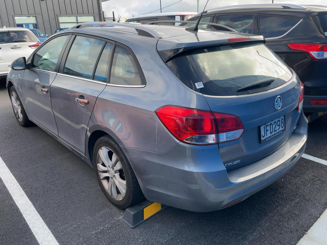 Photo '4' of Holden Cruze CDX Photo '4' of Holden Cruze CDX