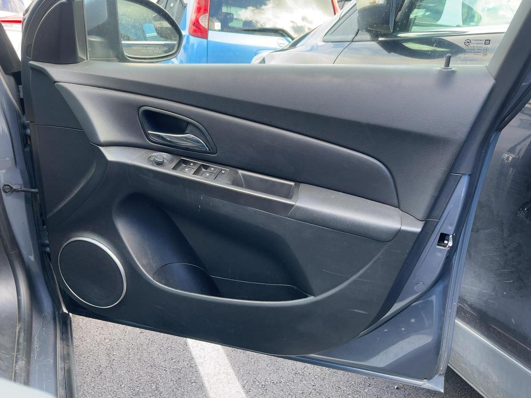 Photo '13' of Holden Cruze CDX Photo '13' of Holden Cruze CDX