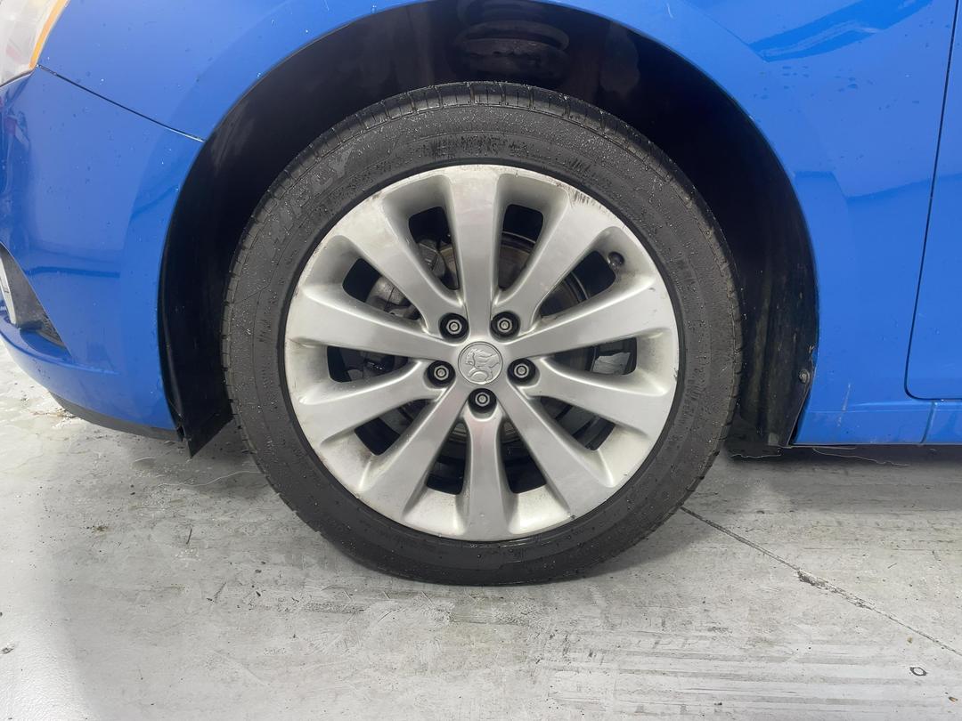 Photo '10' of Holden Cruze