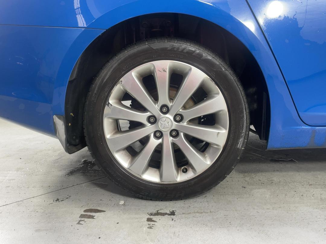 Photo '12' of Holden Cruze