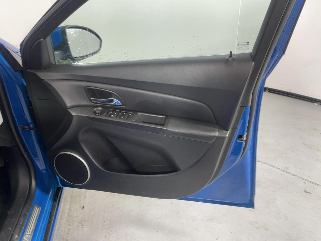 Photo '15' of Holden Cruze