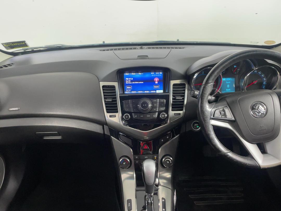 Photo '17' of Holden Cruze