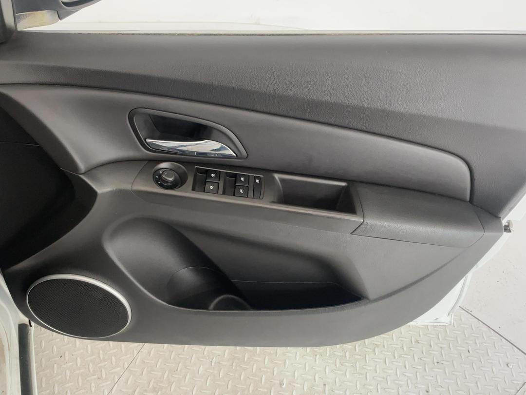 Photo '13' of Holden Cruze Z-Series Photo '13' of Holden Cruze Z-Series