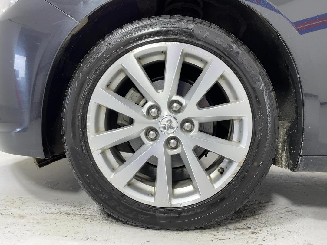 Photo '10' of Holden Malibu